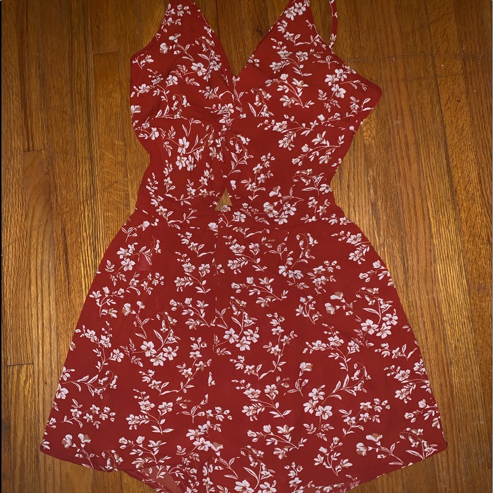 Front tie, floral stress!